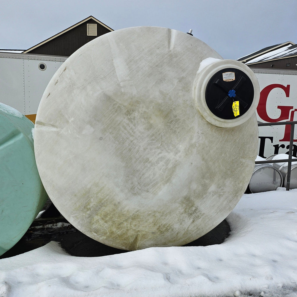 1100 Gallon Plastic Vertical Tank