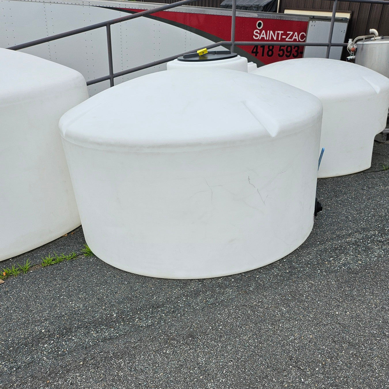 Used 550 Gallon Plastic Vertical Tank