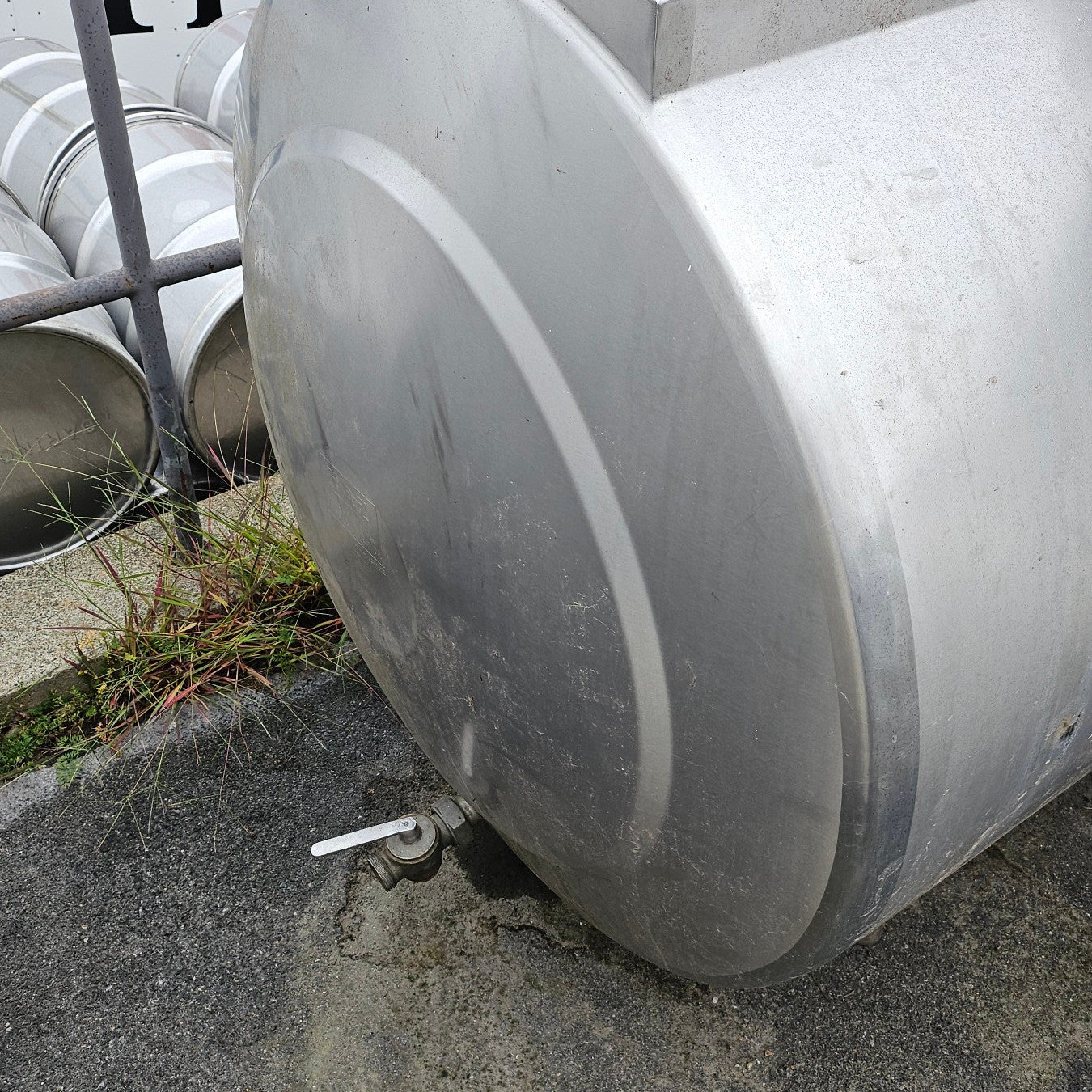 500 Gallon Stainless Bulk Tank with Valve