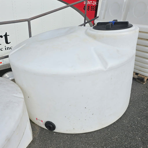 Used 550 Gallon Vertical Plastic Tank