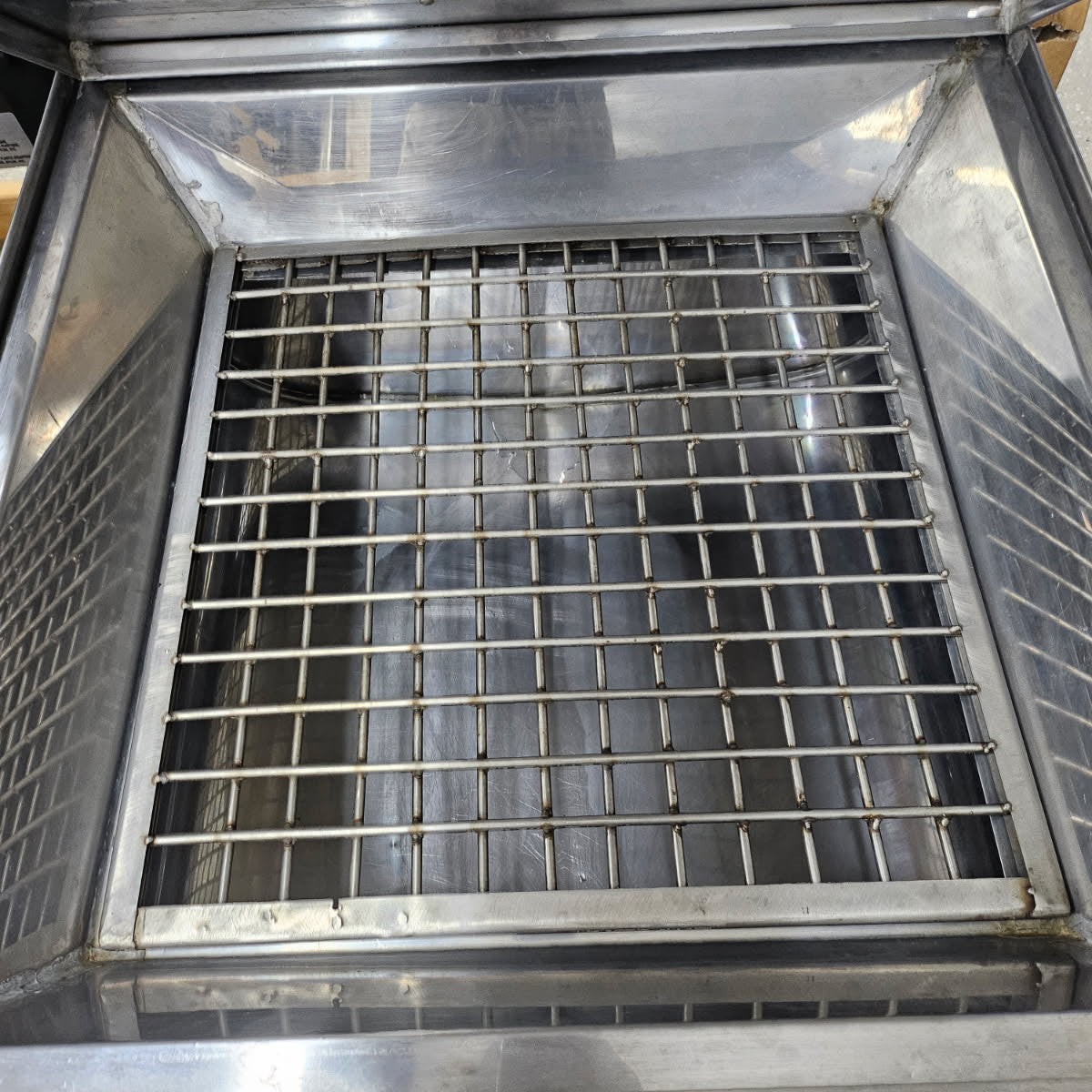 Used Waterloo 35 Gallon SS Square Filter Tank w/Rack, Valve and Stand