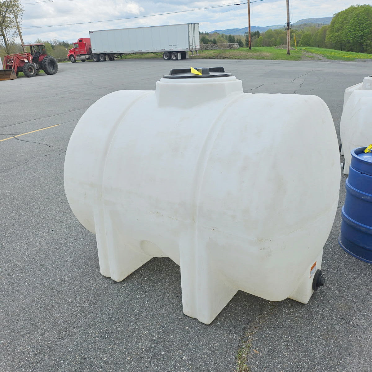 Used 525 Gallon Plastic Horizontal Tank