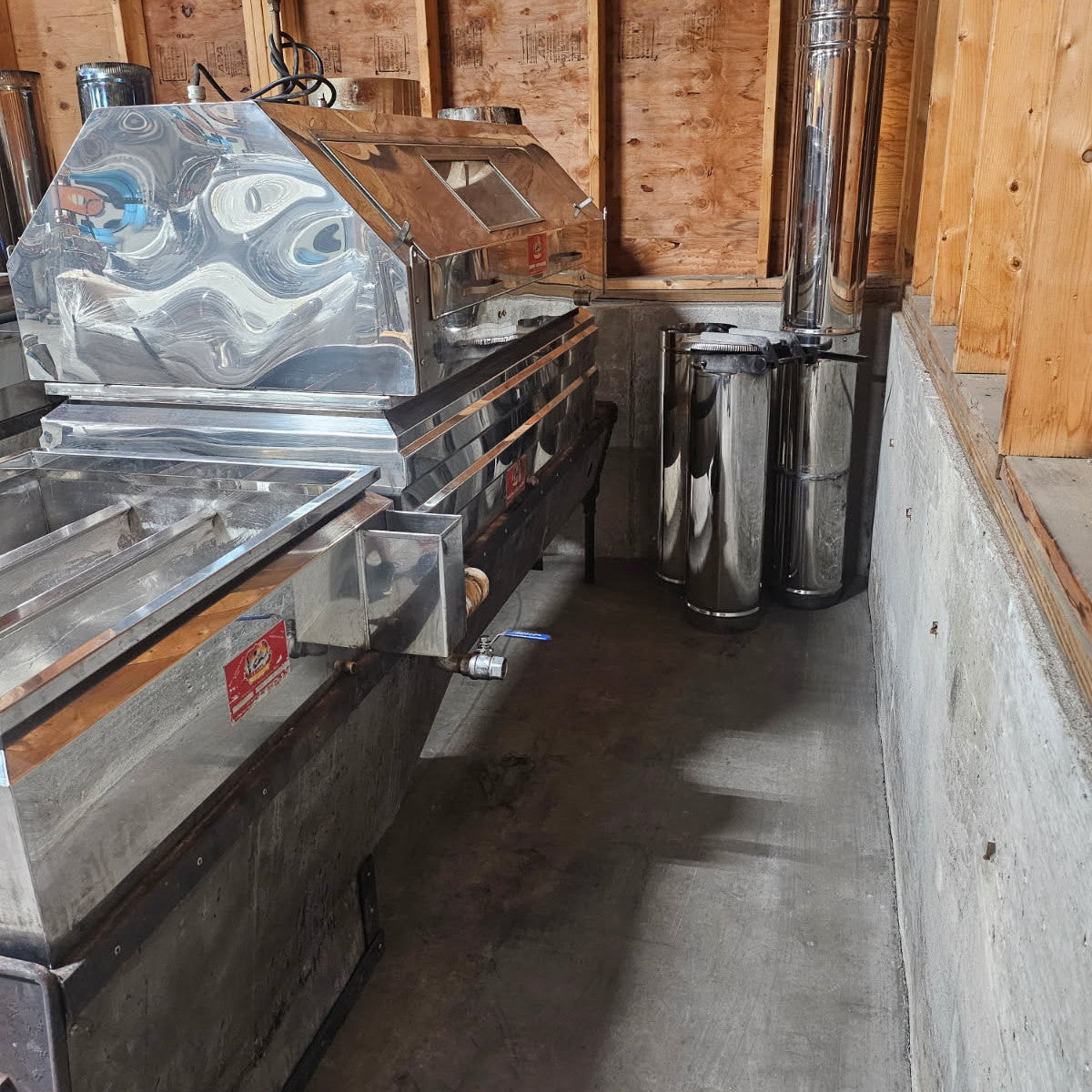 30"x8' American Evaporator w/SS Arch, SS Stack, Blower, Welded (drop flue) Pans, SS Hood and Copper Preheater (Excellent)