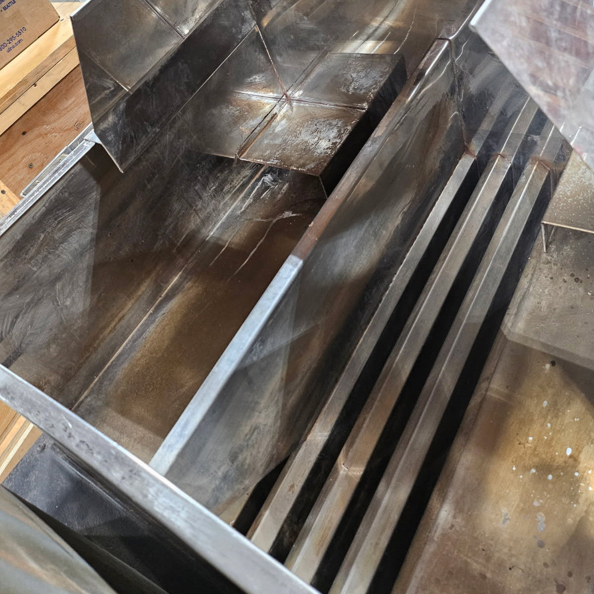 2'x4' Leader WSE Evaporator w/Galvanised Arch, Stack, Bricks, WSE Drop Flue Pans and Storage Crates